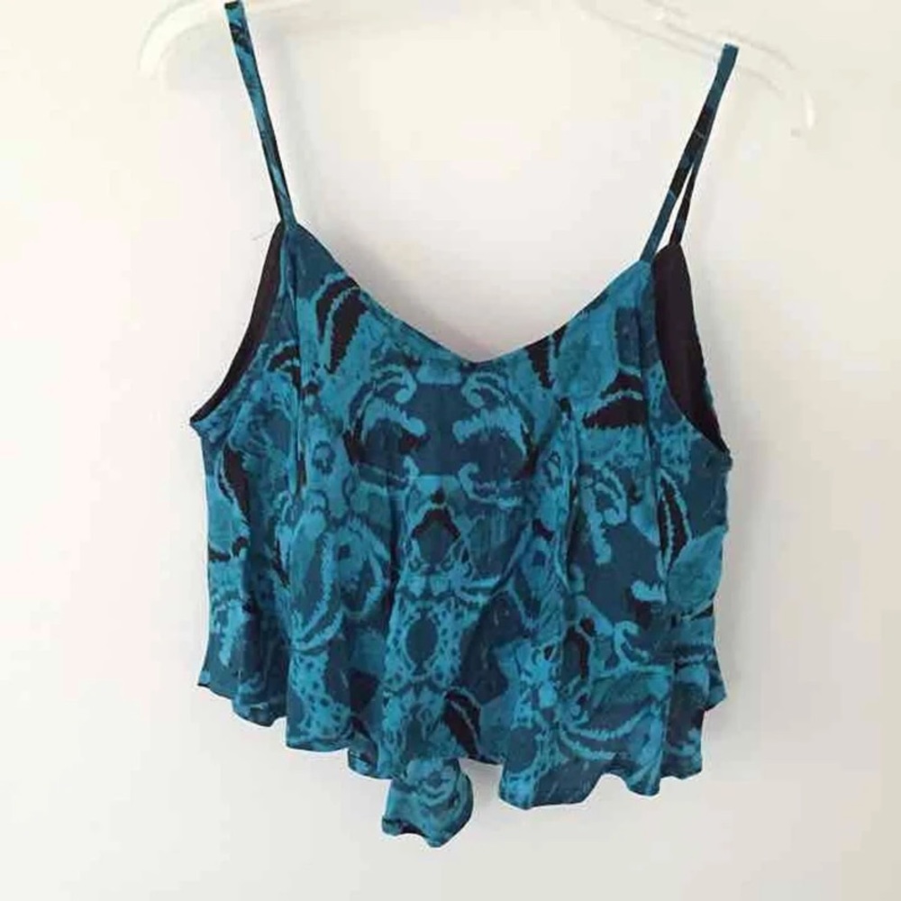 Flowy Crop Top - Picture 2 of 3